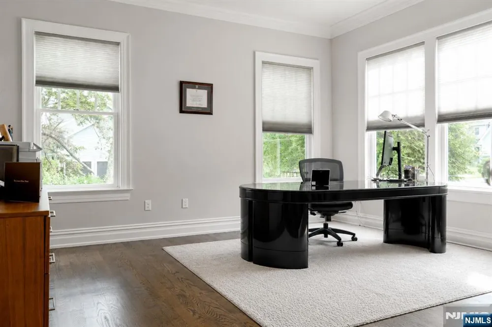 106 Koch Lane Old Tappan, NJ 07675