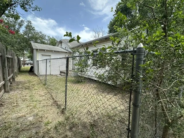 207 Oneal Avenue Sinton, TX 78387