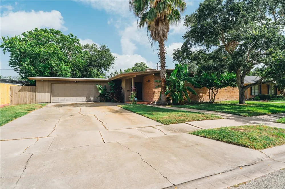 606 Dolphin Place Corpus Christi, TX 78411