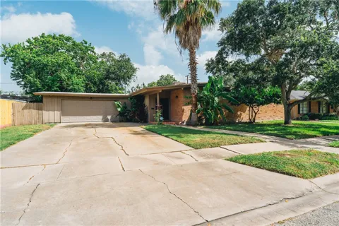 606 Dolphin Place