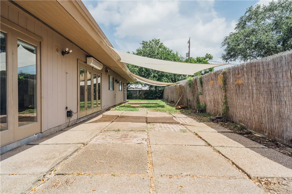 606 Dolphin Place Corpus Christi, TX 78411