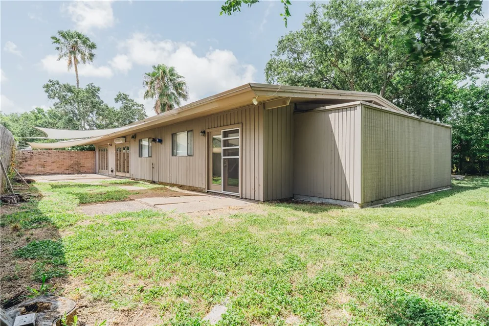 606 Dolphin Place Corpus Christi, TX 78411