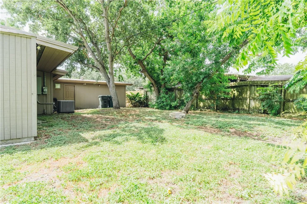 606 Dolphin Place Corpus Christi, TX 78411