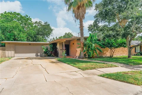 606 Dolphin Place