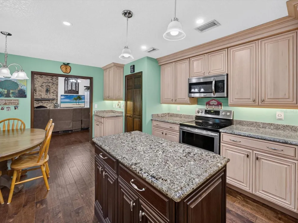 671 QUIETWATER COVE Altamonte Springs, FL 32701
