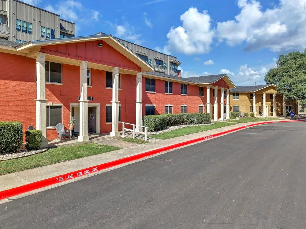 1137 Gunter Street #202 Austin, TX 78721