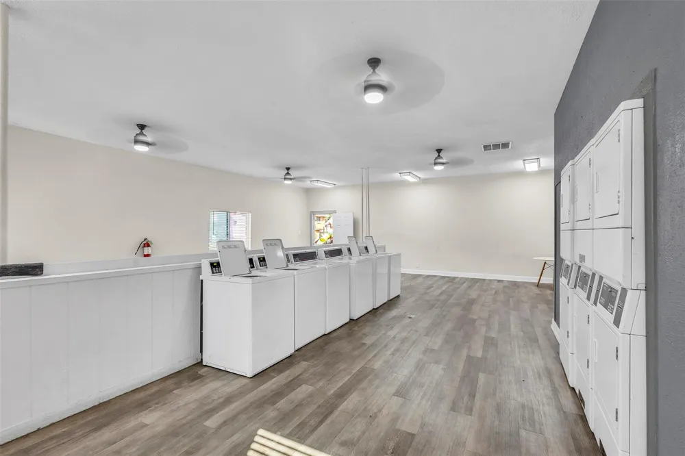 1137 Gunter Street #202 Austin, TX 78721