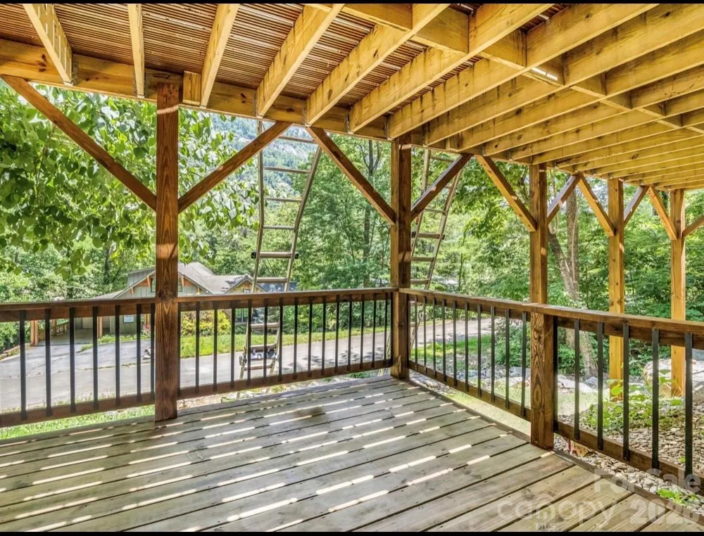 168 Fall Creek Drive Chimney Rock, NC 28720