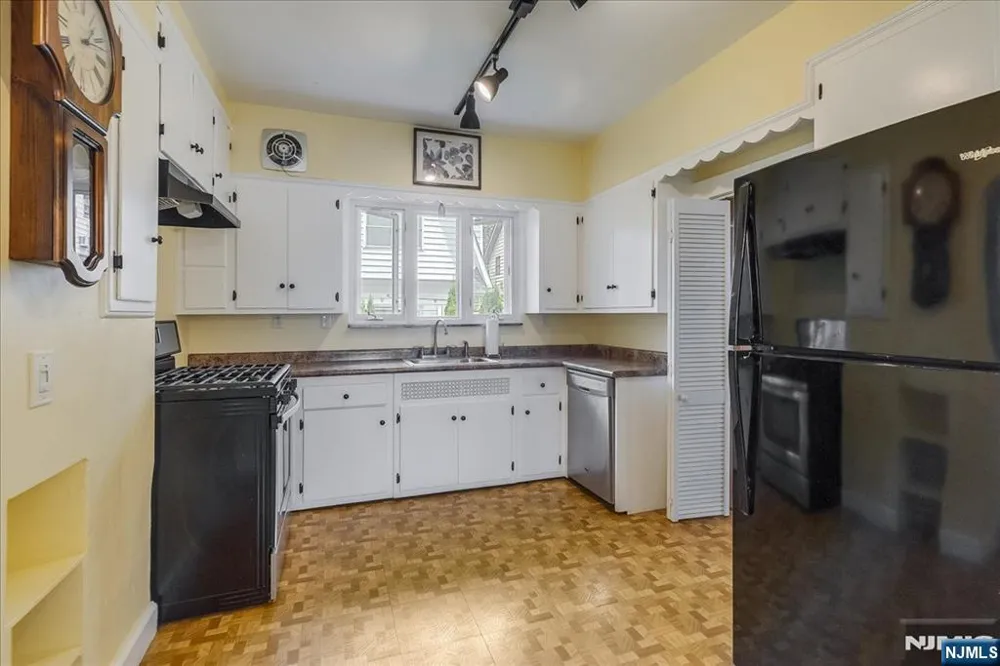 189 Mineral Spring Passaic, NJ 07055