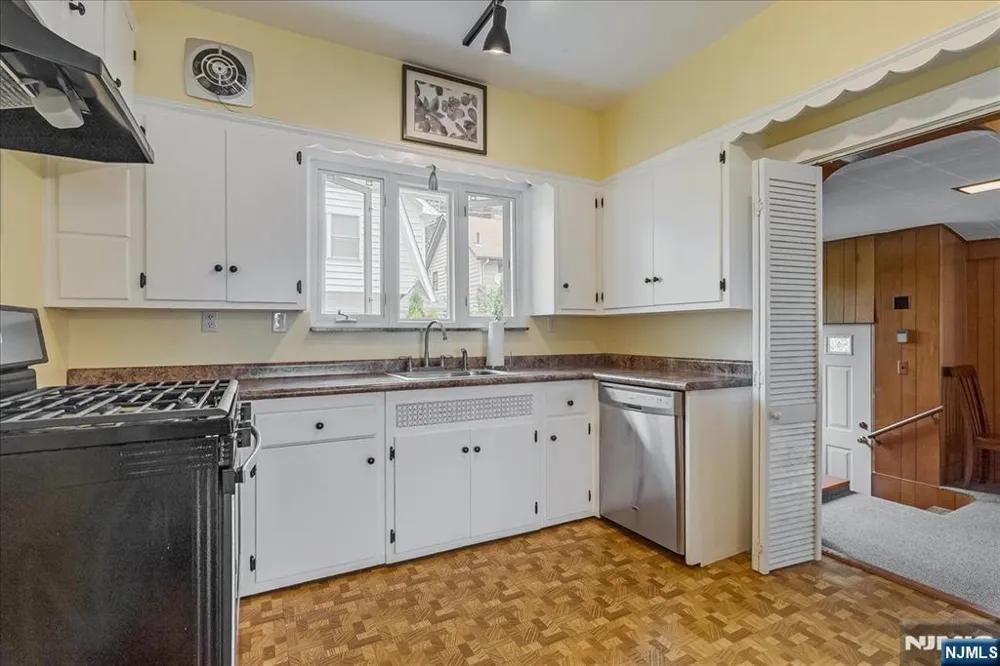 189 Mineral Spring Passaic, NJ 07055
