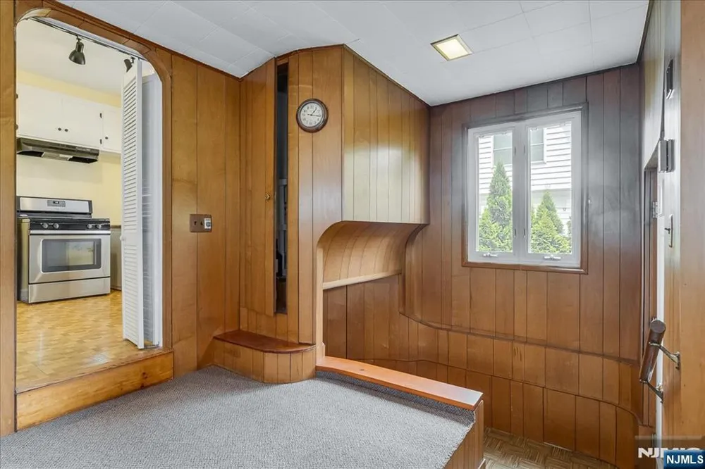 189 Mineral Spring Passaic, NJ 07055