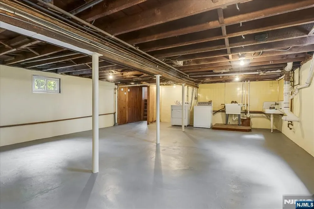 189 Mineral Spring Passaic, NJ 07055