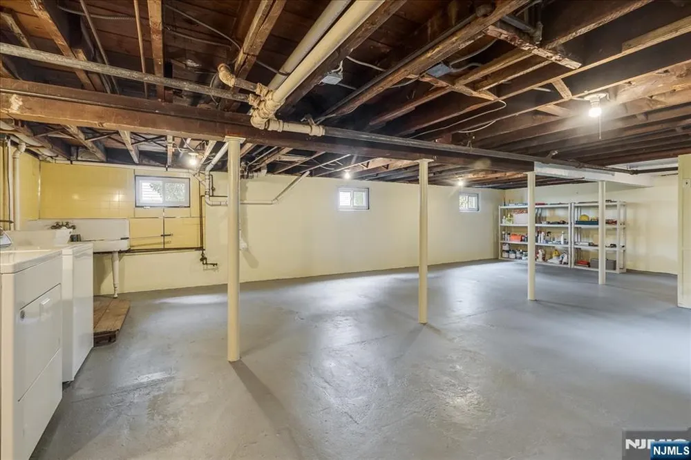 189 Mineral Spring Passaic, NJ 07055