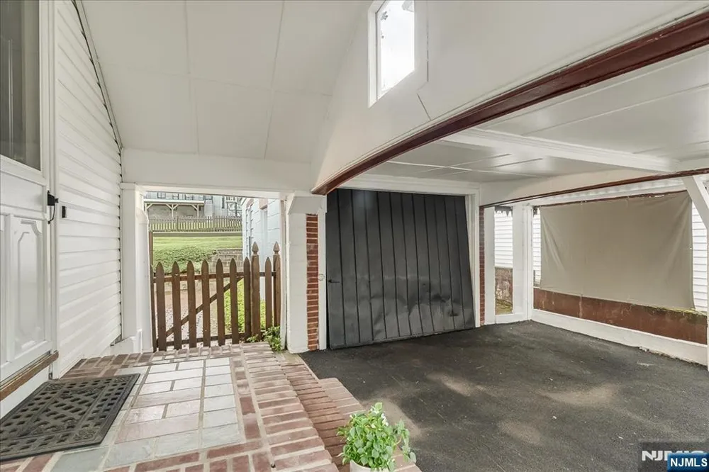 189 Mineral Spring Passaic, NJ 07055