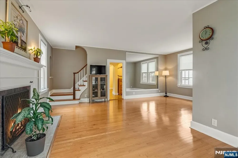 189 Mineral Spring Passaic, NJ 07055