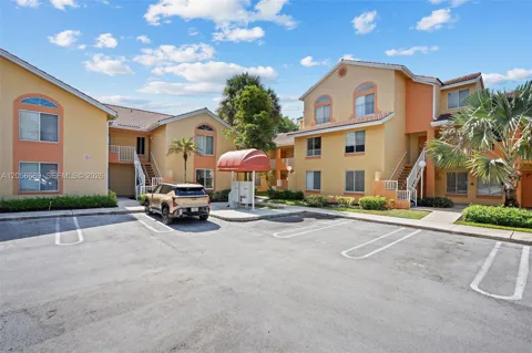 927 Coral Club Dr #927