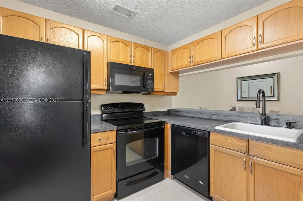 927 Coral Club Dr #927 Coral Springs, FL 33071
