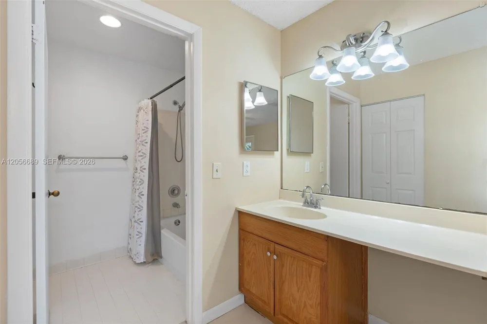 927 Coral Club Dr #927 Coral Springs, FL 33071