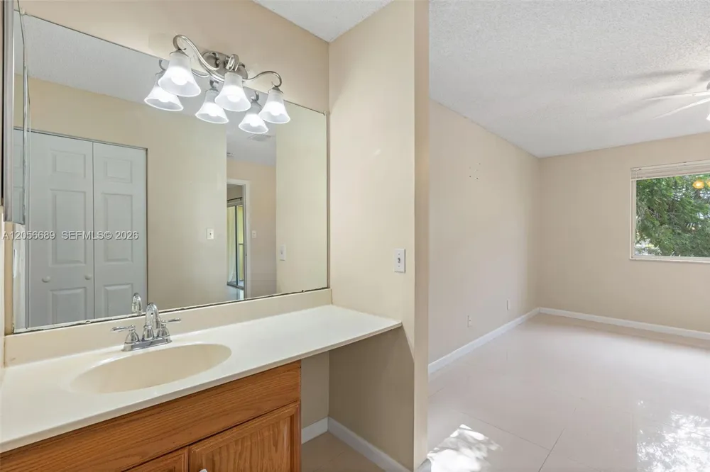 927 Coral Club Dr #927 Coral Springs, FL 33071