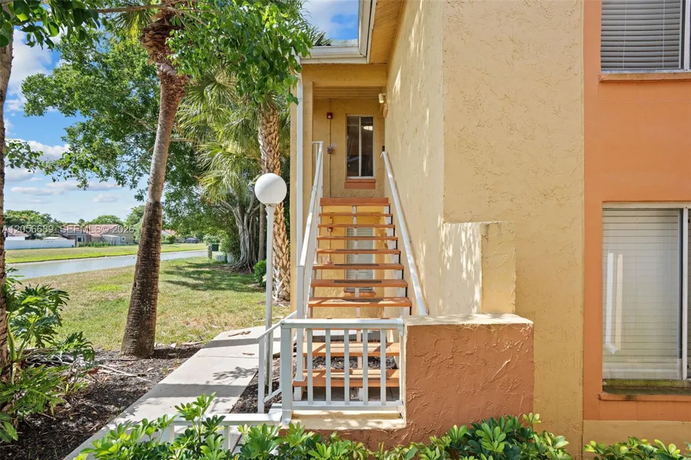 927 Coral Club Dr #927 Coral Springs, FL 33071