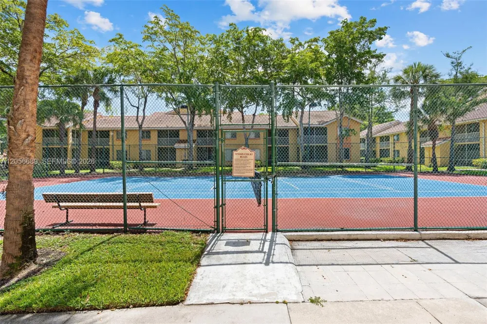 927 Coral Club Dr #927 Coral Springs, FL 33071