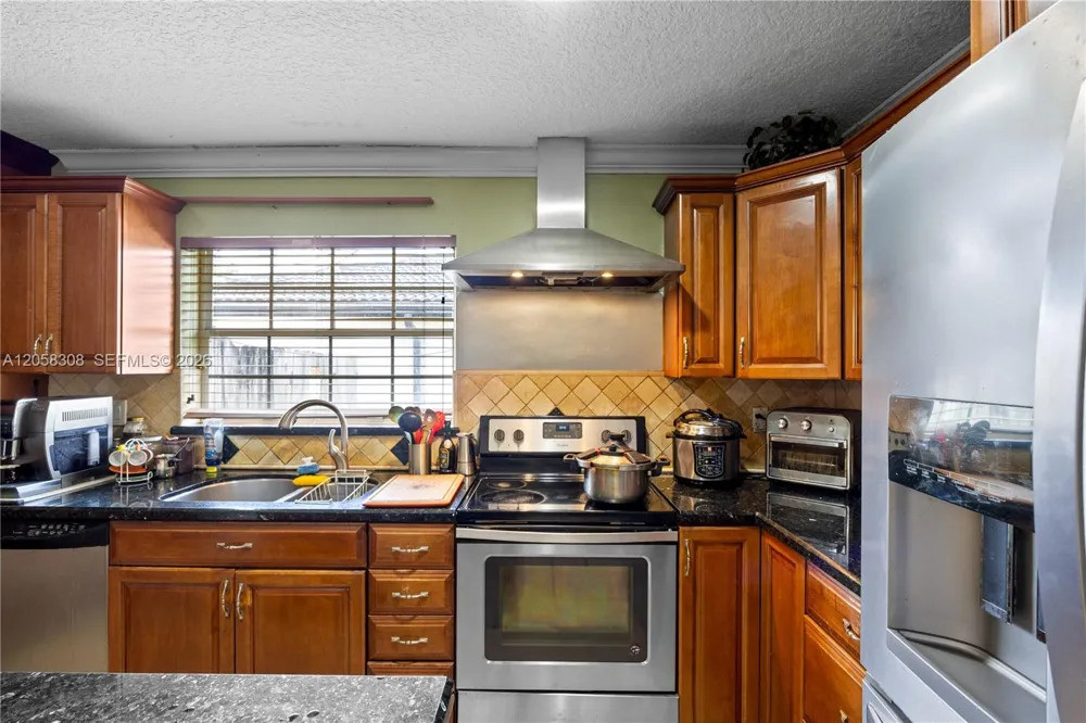 15330 SW 170th Ter Miami, FL 33187