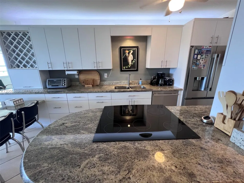 100 Lincoln Rd #542 Miami Beach, FL 33139