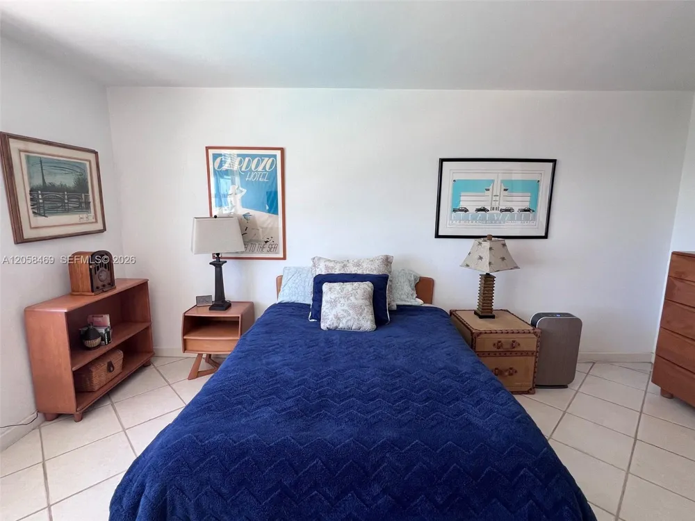 100 Lincoln Rd #542 Miami Beach, FL 33139