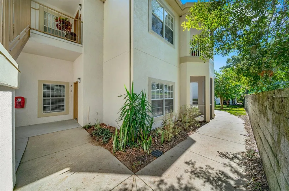 970 SPRING GARDEN AVENUE #212 Deland, FL 32720