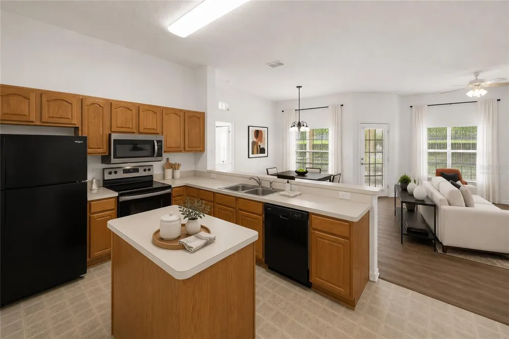 970 SPRING GARDEN AVENUE #212 Deland, FL 32720