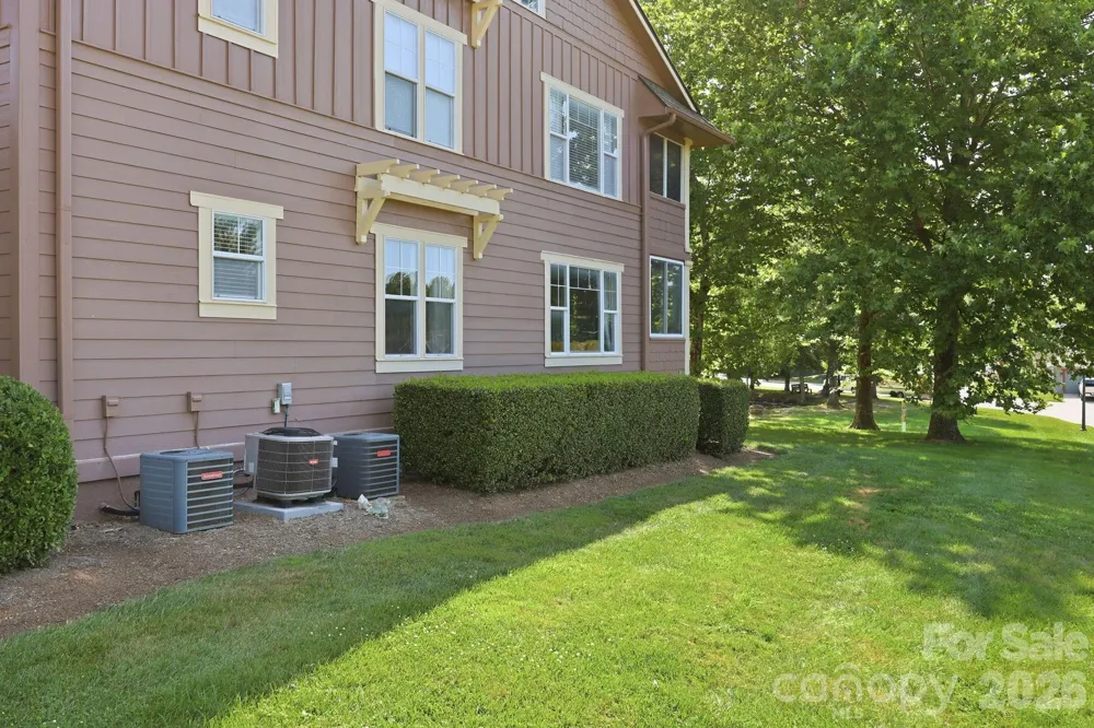 2705 Deermouse Way Hendersonville, NC 28792