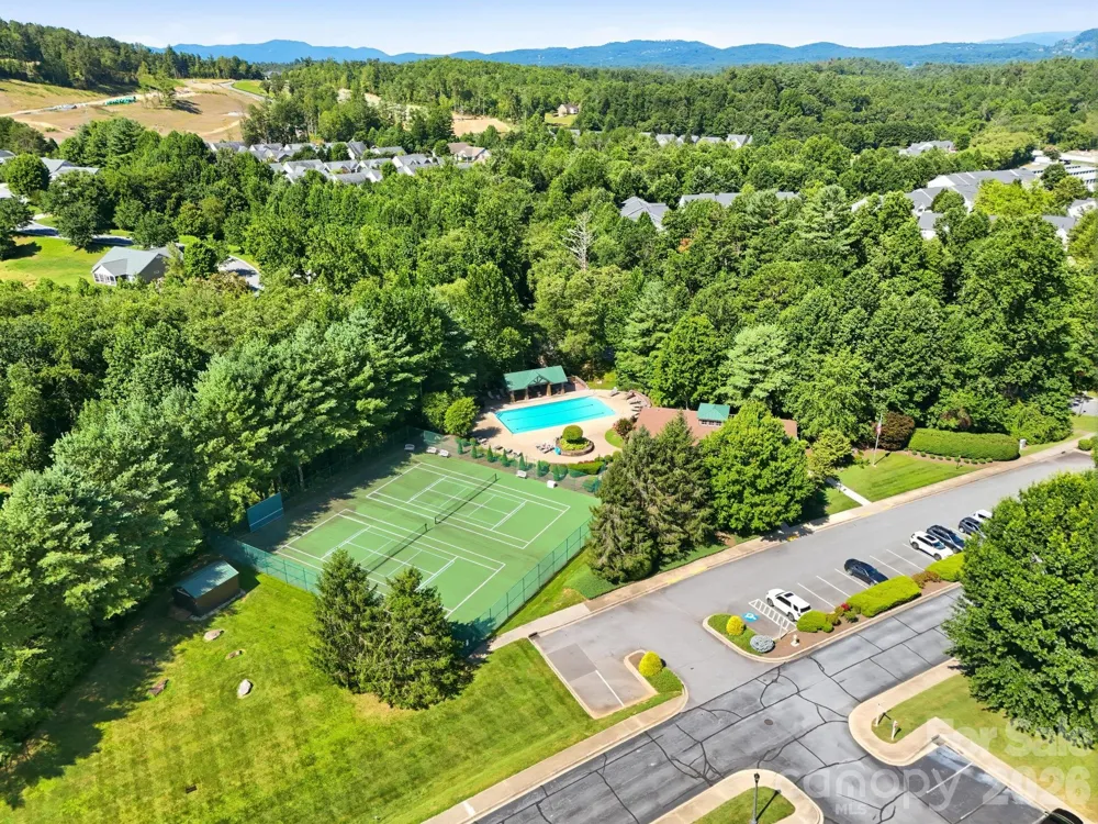 2705 Deermouse Way Hendersonville, NC 28792
