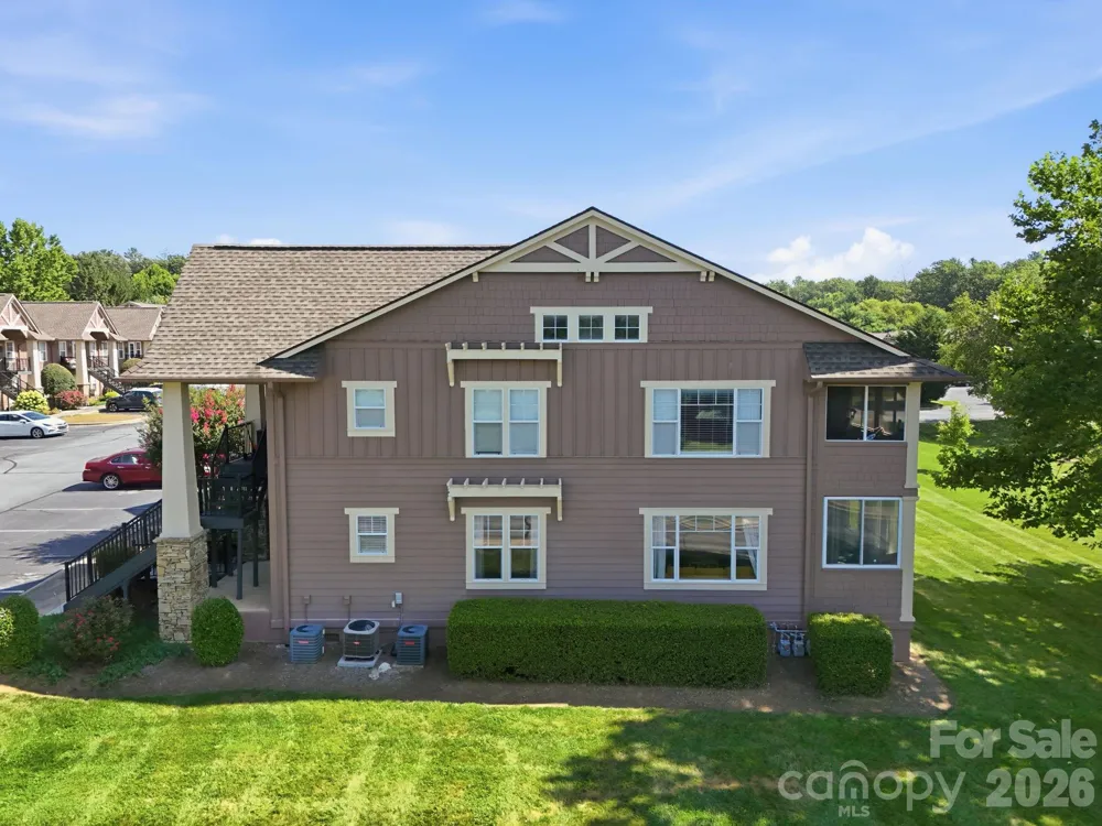 2705 Deermouse Way Hendersonville, NC 28792