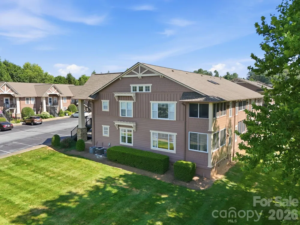 2705 Deermouse Way Hendersonville, NC 28792