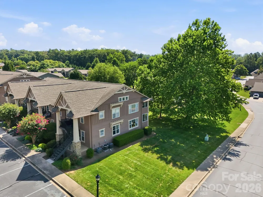 2705 Deermouse Way Hendersonville, NC 28792