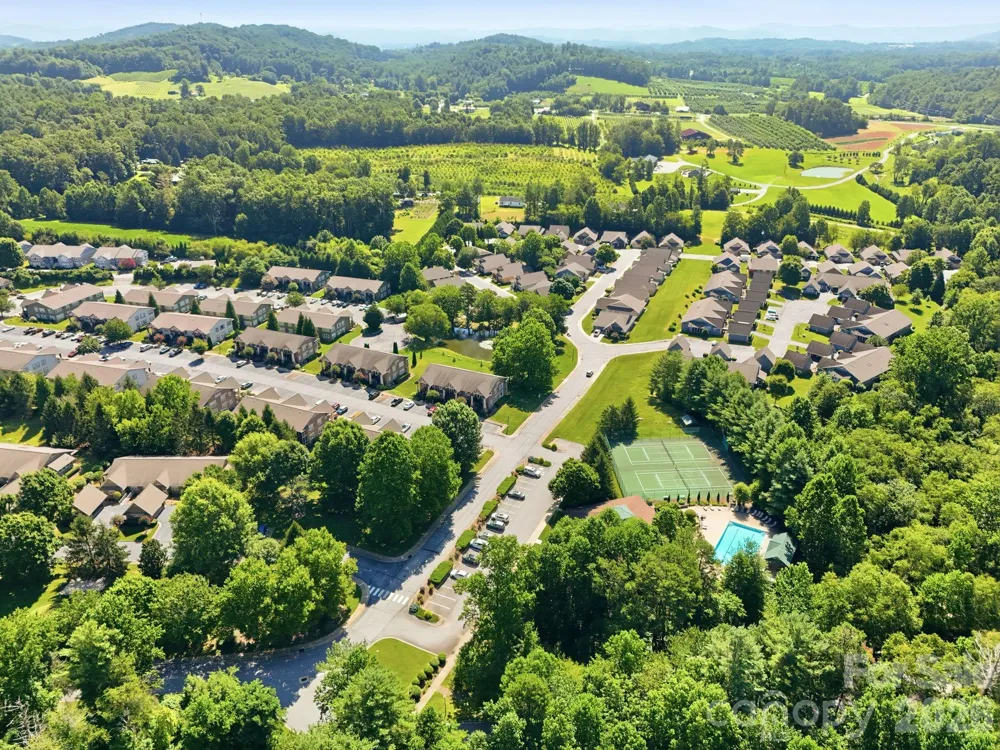 2705 Deermouse Way Hendersonville, NC 28792