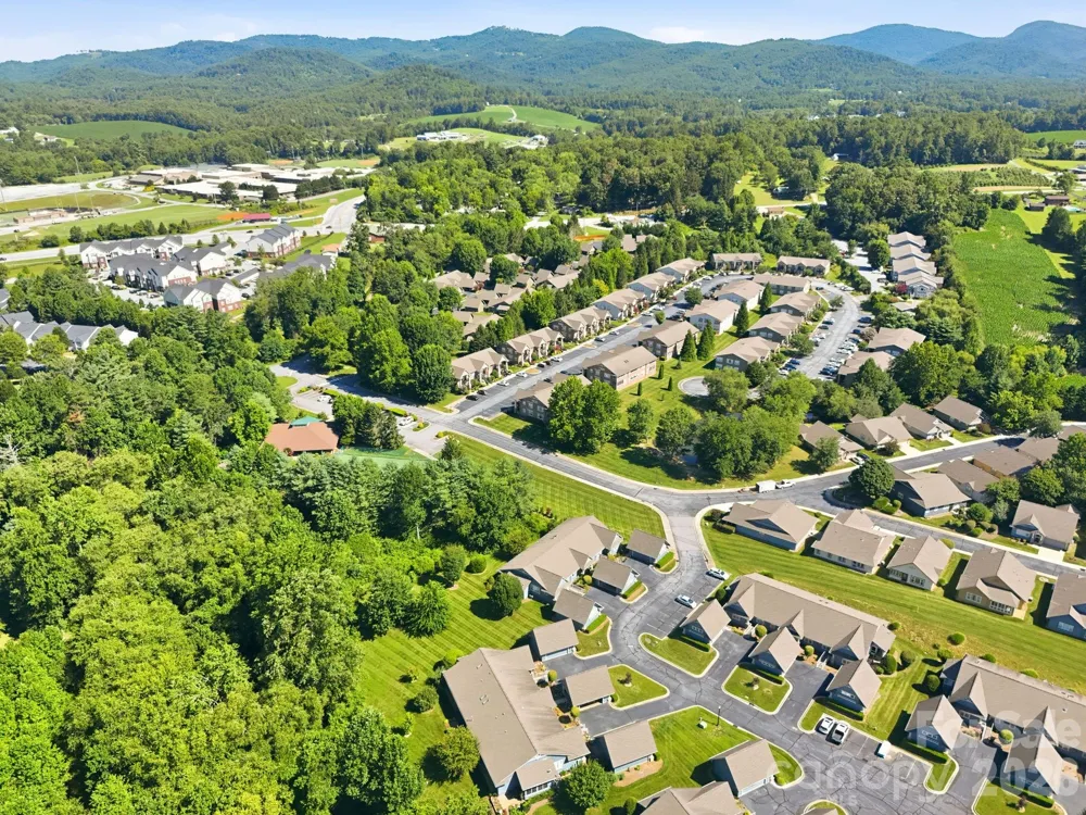 2705 Deermouse Way Hendersonville, NC 28792