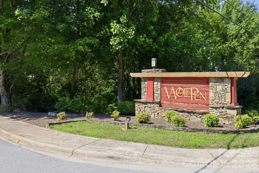2705 Deermouse Way Hendersonville, NC 28792