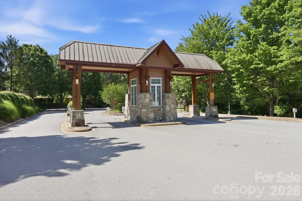 2705 Deermouse Way Hendersonville, NC 28792