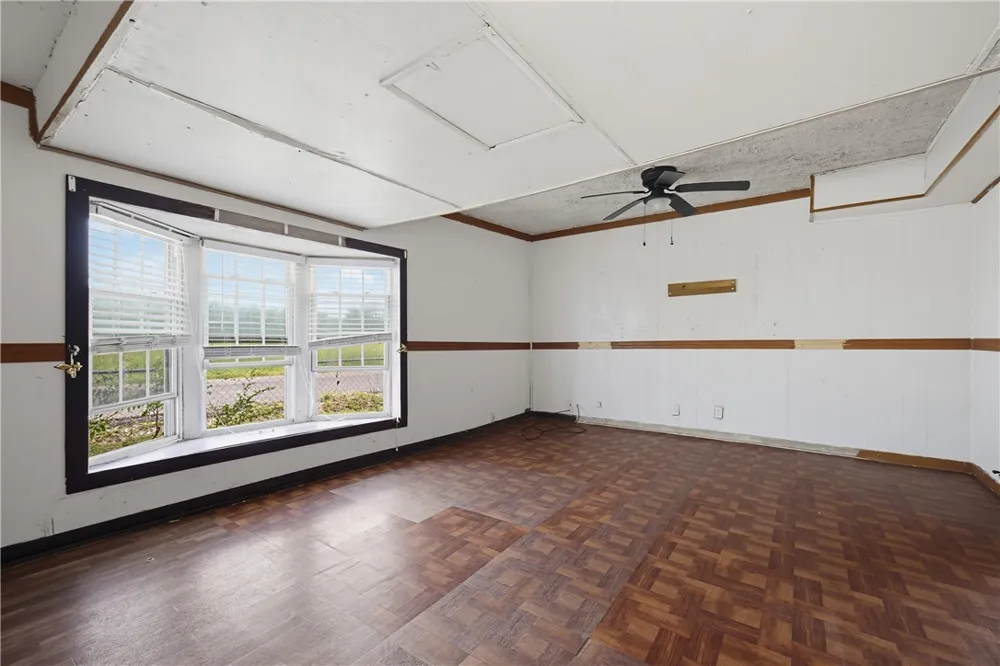2772 Coach Emory Bellard Ingleside, TX 78362