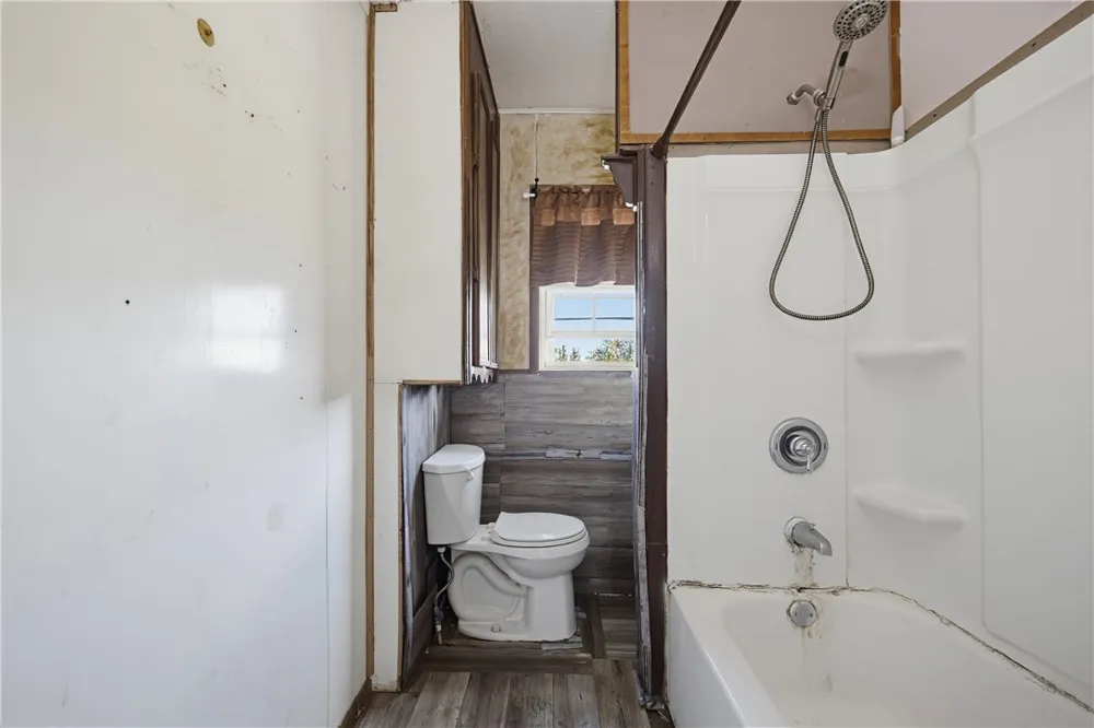 2772 Coach Emory Bellard Ingleside, TX 78362