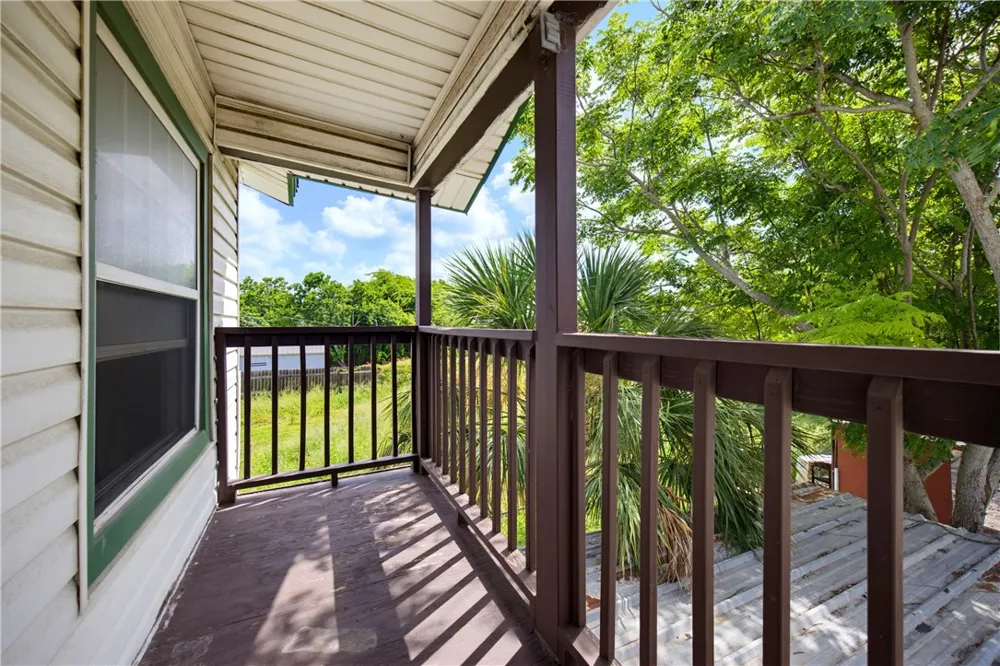 2772 Coach Emory Bellard Ingleside, TX 78362