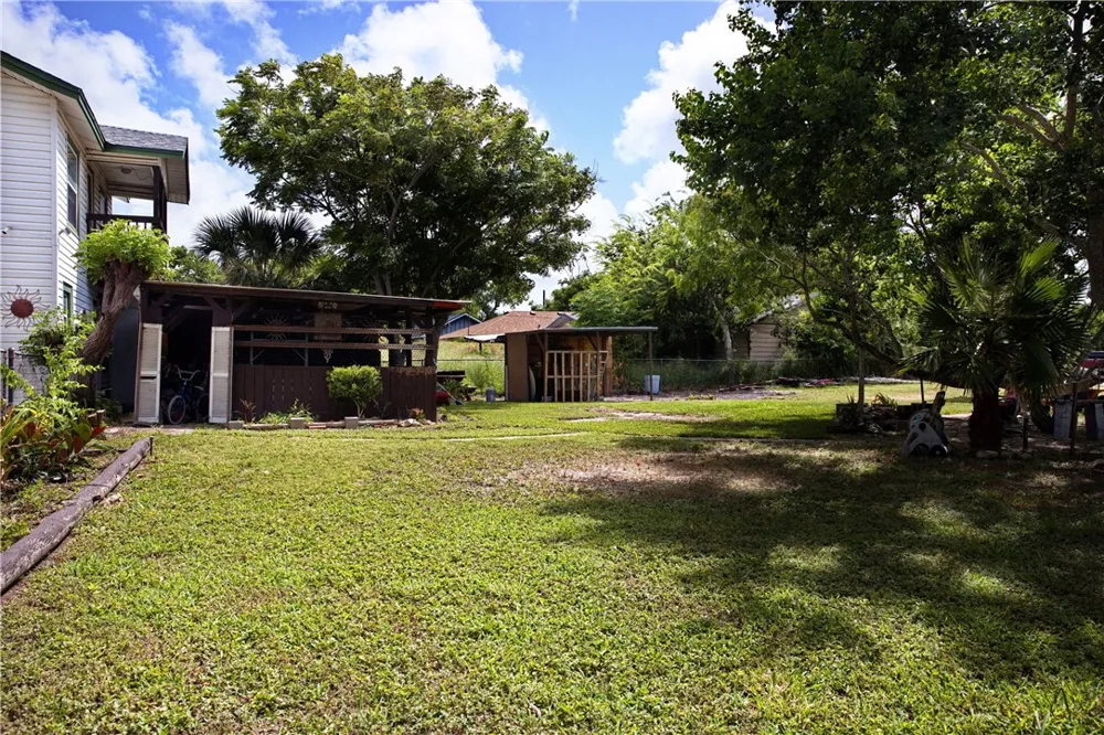 2772 Coach Emory Bellard Ingleside, TX 78362