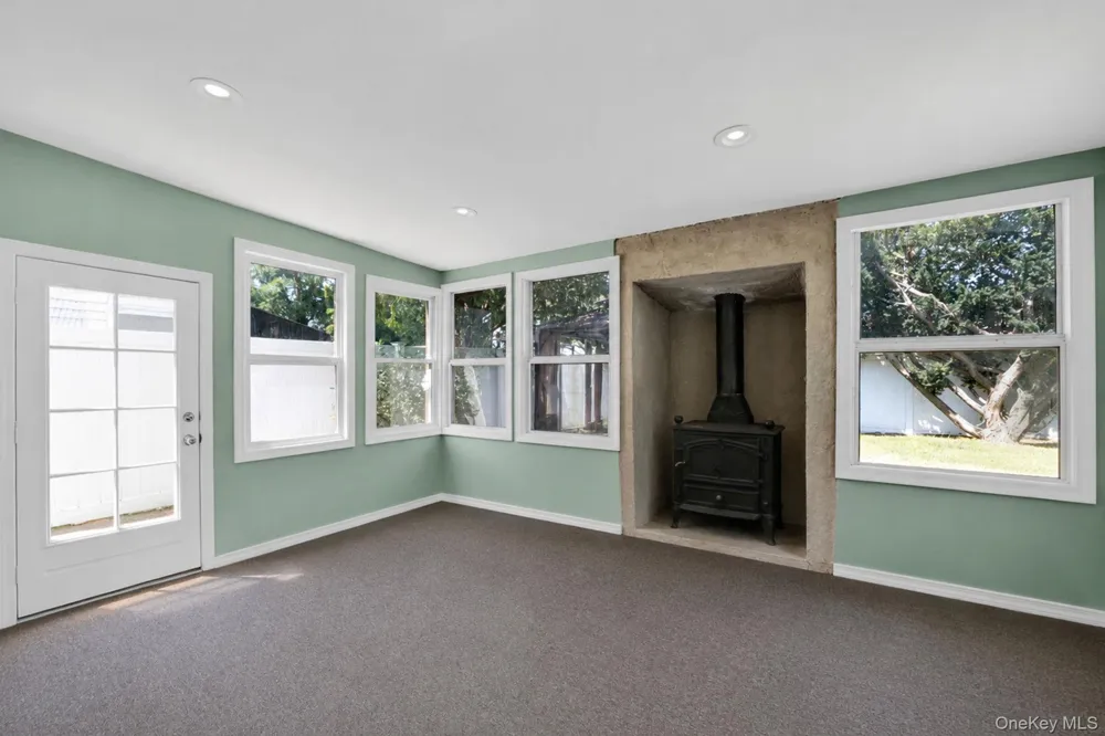 93 Deauville Boulevard Copiague, NY 11726