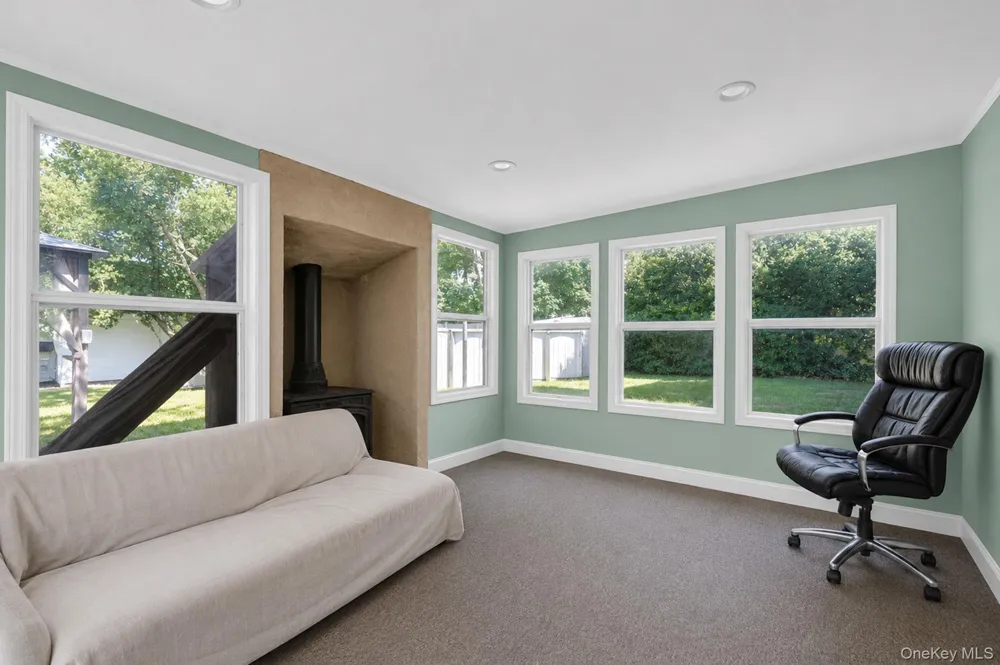 93 Deauville Boulevard Copiague, NY 11726