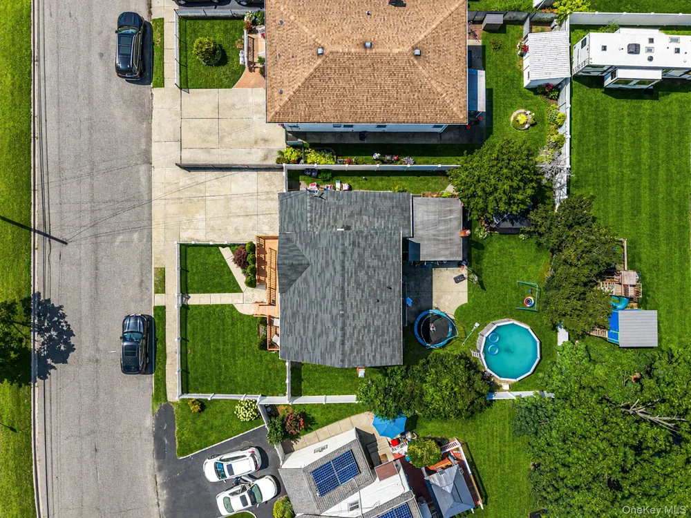 93 Deauville Boulevard Copiague, NY 11726