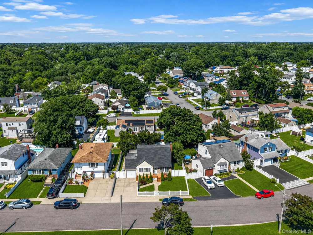 93 Deauville Boulevard Copiague, NY 11726