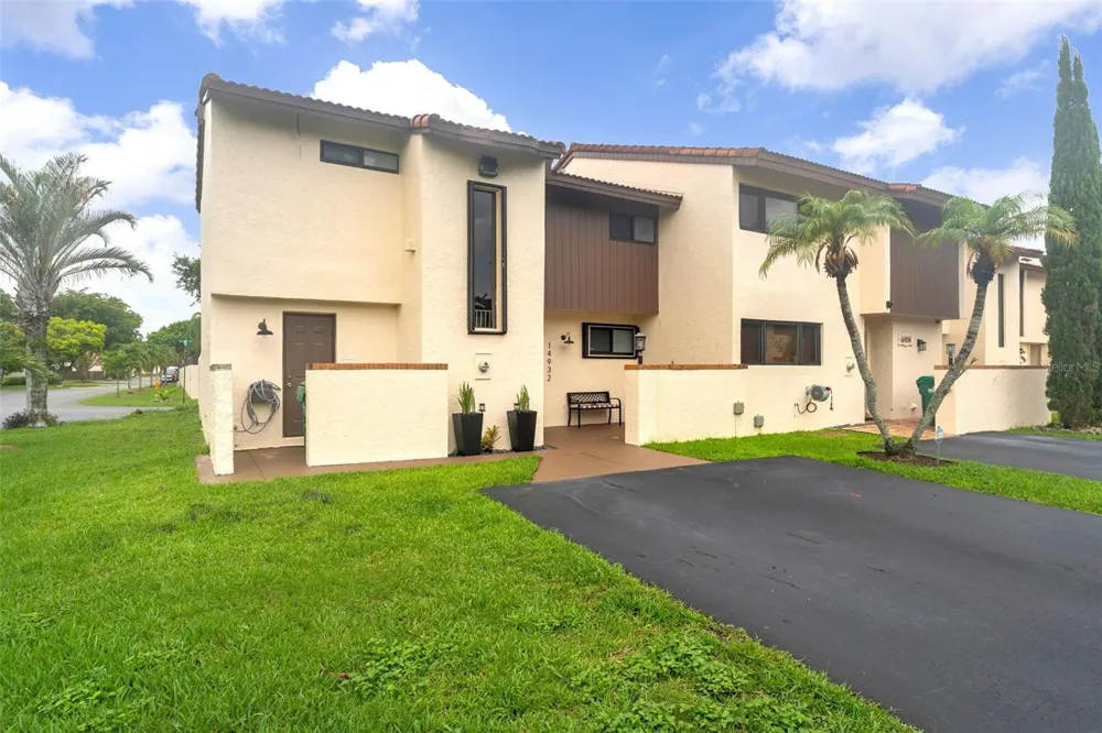 14932 SW 89TH ST Miami, FL 33196