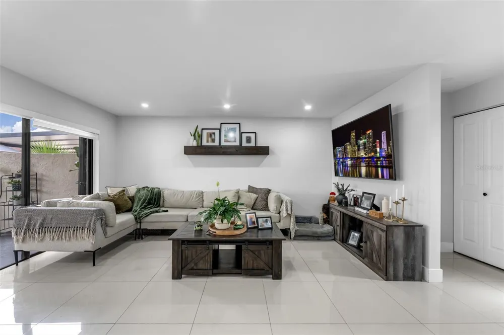 14932 SW 89TH ST Miami, FL 33196