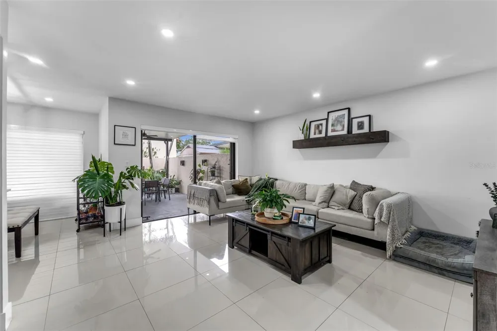 14932 SW 89TH ST Miami, FL 33196